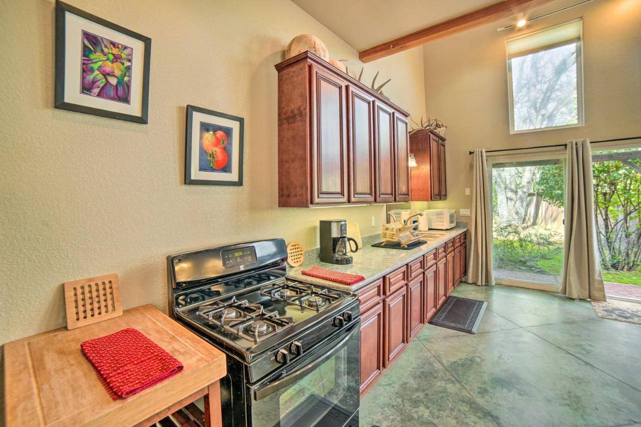 Hilltop Loft Ukiah Vacation Rental! Exterior foto